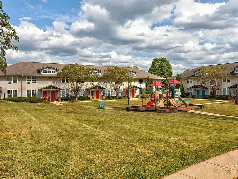 Towne at Lakewood Heights — Photo 29