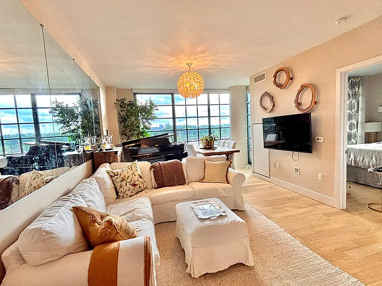 45 Sutton Sq SW #43 — Photo 8