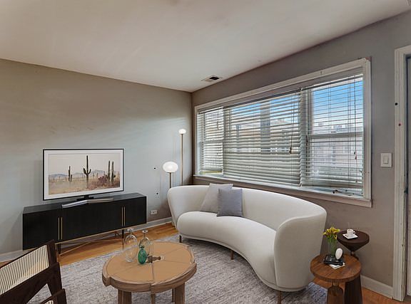 3rd image of 2642 W Foster Ave APT 303W