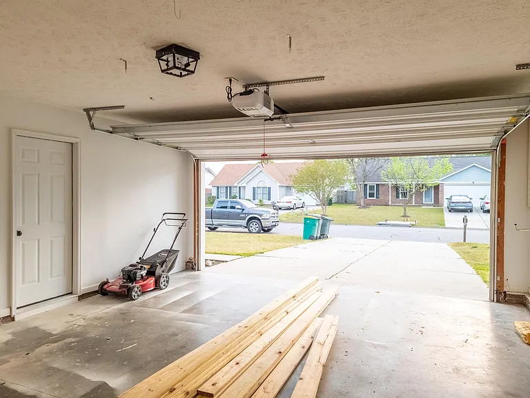 2935 Chillingworth Dr — Photo 31