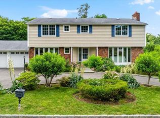 22 Potters Ln, New Rochelle, NY 10805