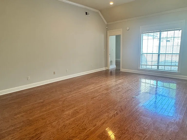 4431 Evelyn Ln — Photo 3