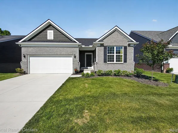 38681 Chasewood Ct, Farmington Hills, MI 48335