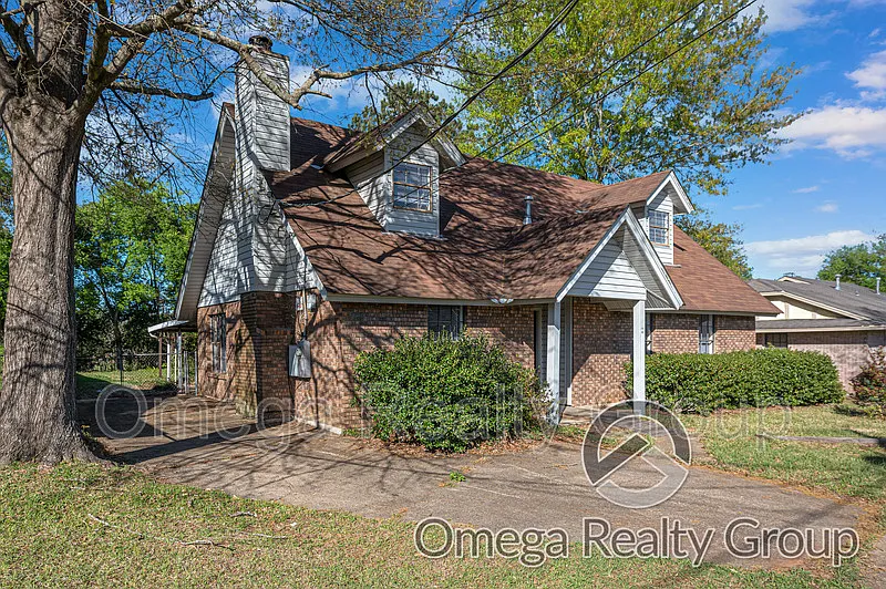 5 bed, 2.0 bath, 1938 sqft, $1,625 — Photo 2