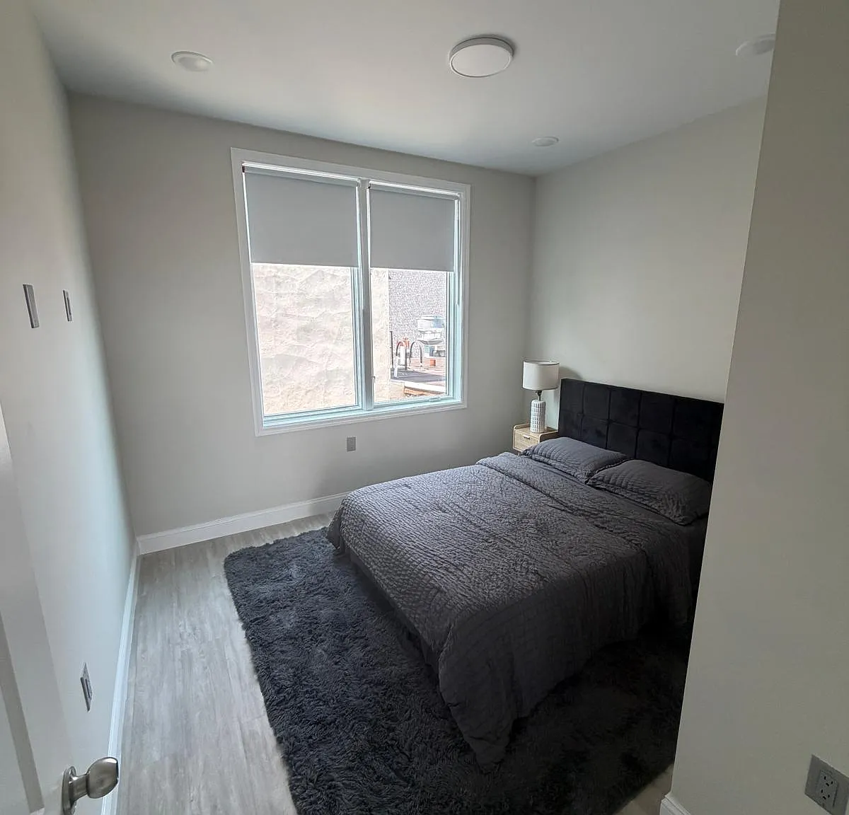 3 bed, 1000 sqft, $1,500 — Photo 1