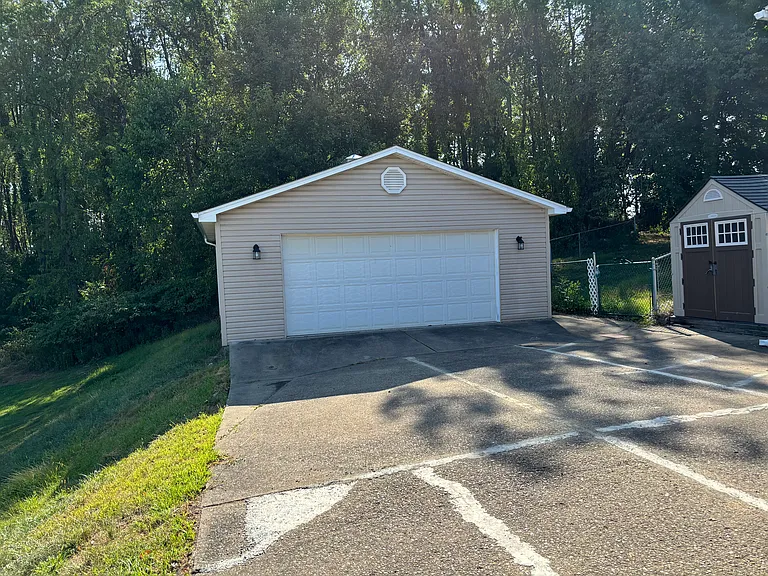 96 Moger Dr — Photo 5