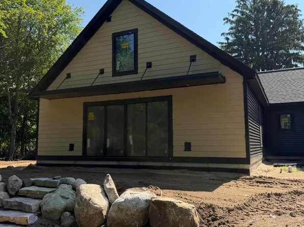 770 W Pontaluna Rd, Norton Shores, MI 49444