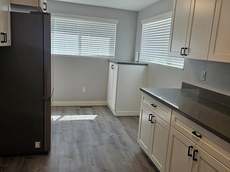 813 N Riverside Dr #A — Photo 3