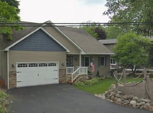 4007 Lotus Dr, Waterford, MI