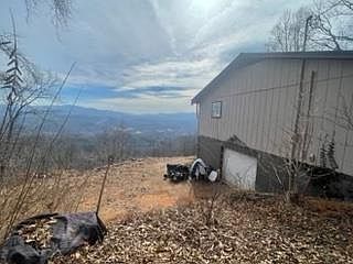 2nd image of 2712 Lyle Knob Rd