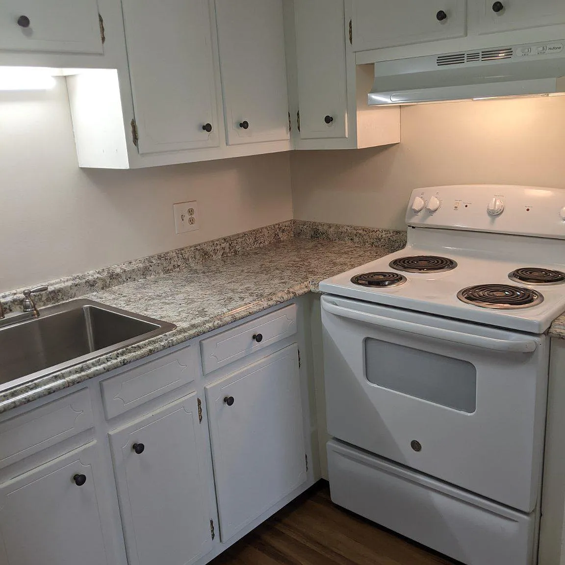 2 bed, 1.0 bath, $1,975 — Photo 1