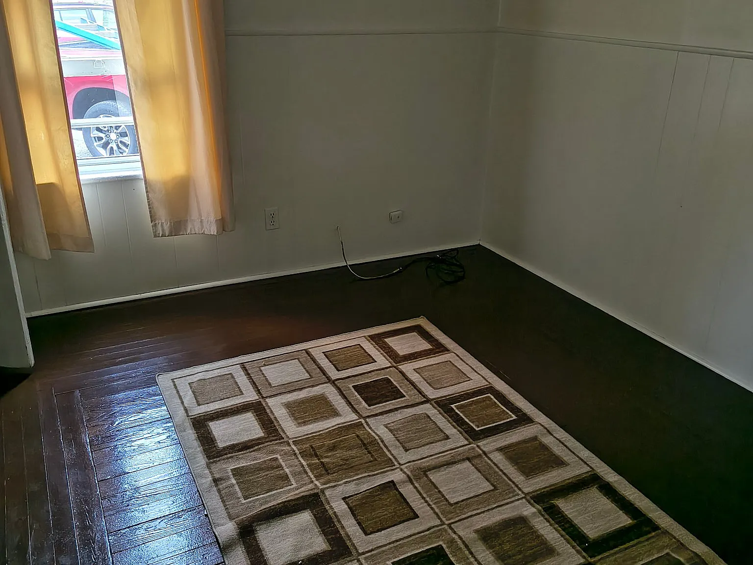 One bedroom — Photo 3