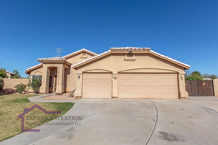 1st image of 661 Vista Dr N