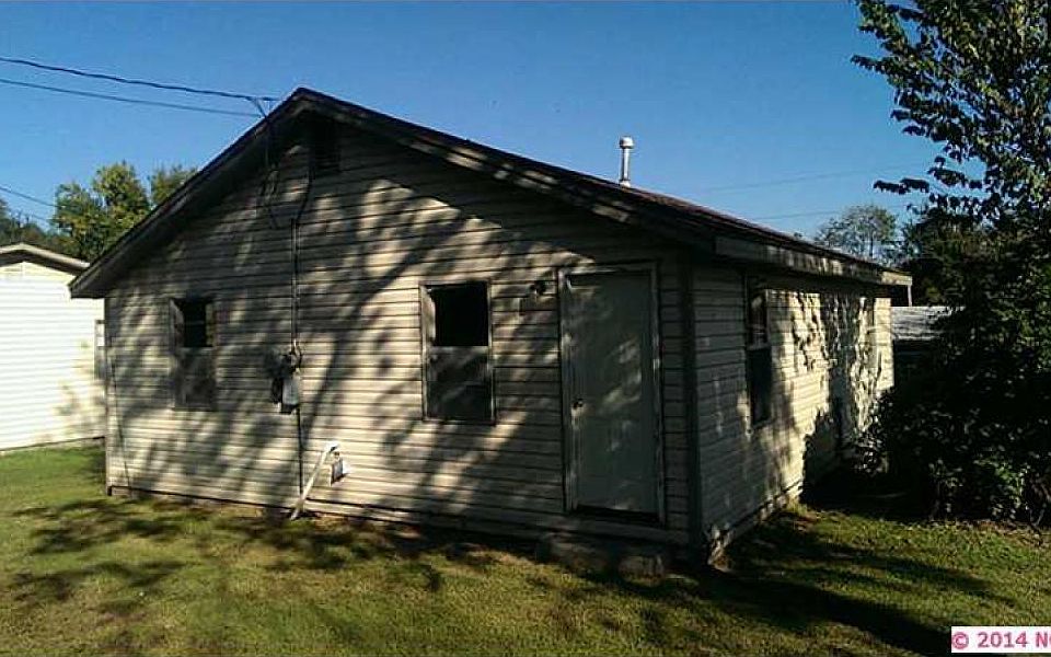 2nd image of 847 W Delaware St