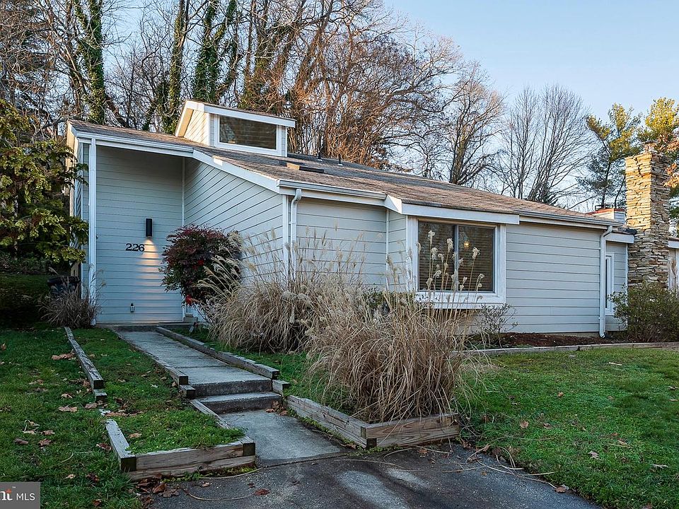 1st image of 226 Chatham Ln