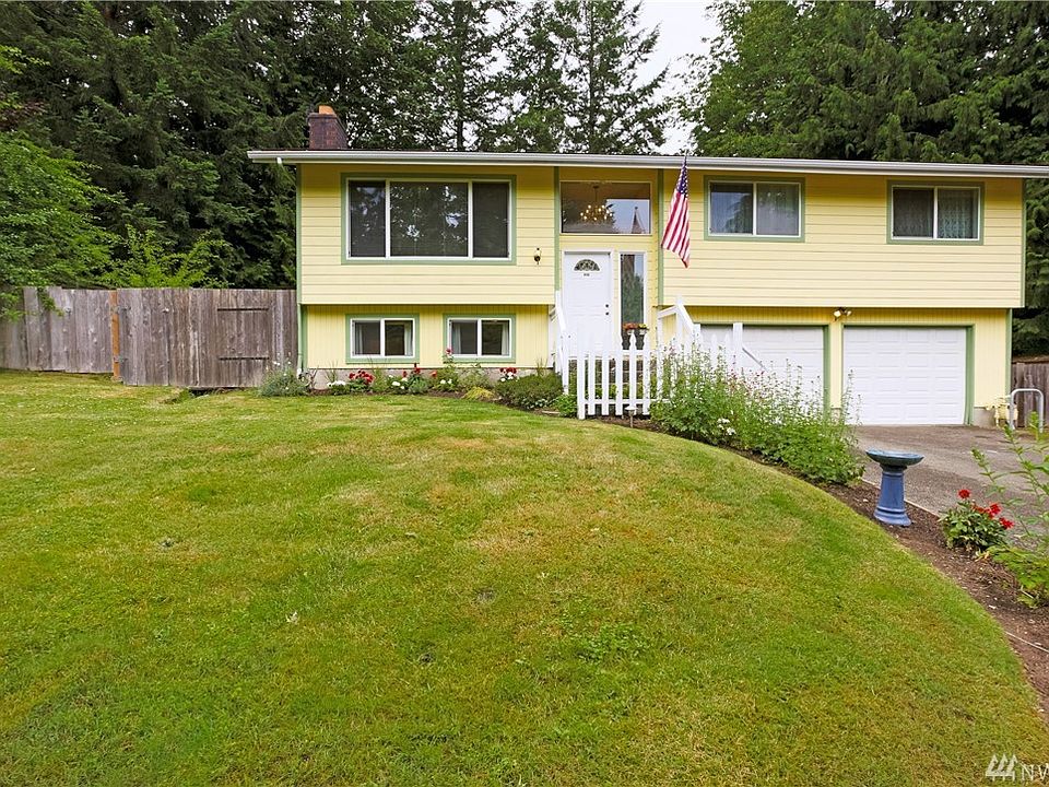 Picture perfect cheery home on a wonderful spacious private lot!