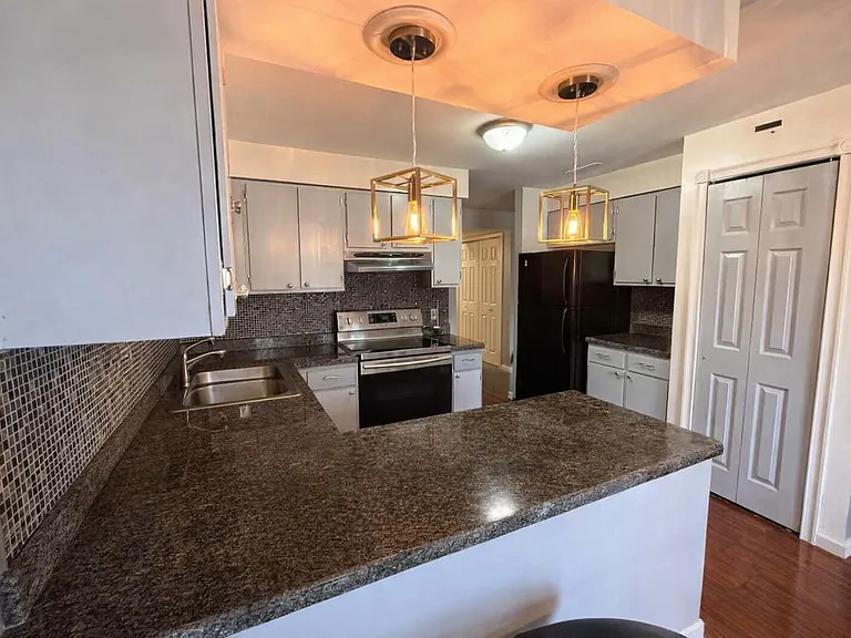 2 Southcreek Ct #D — Photo 3