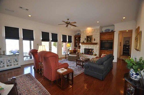 3rd image of 617 Country Club Dr