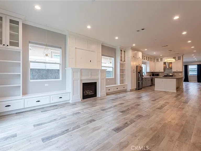 6940 Peach Ave — Photo 21
