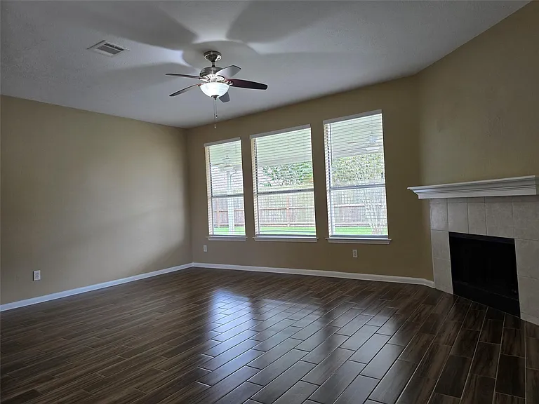 1820 Branch Hill Dr — Photo 12