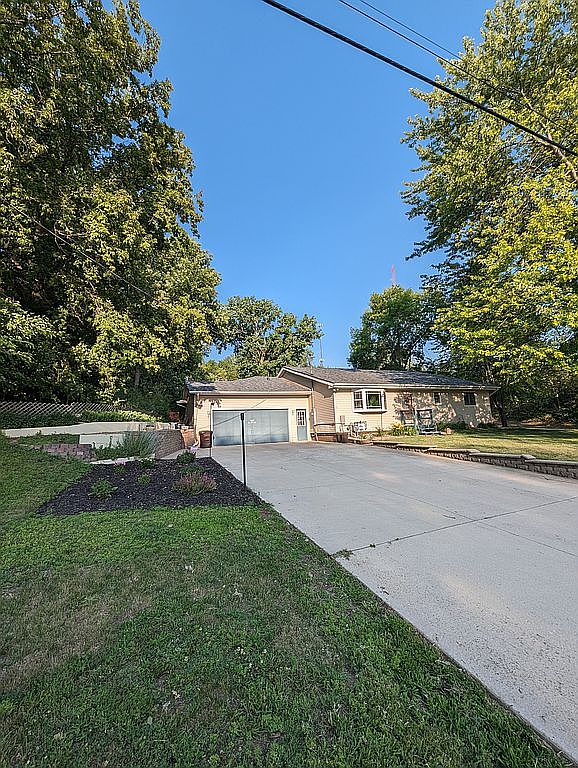 924 S 12th St, Montevideo, MN 56265 Zillow
