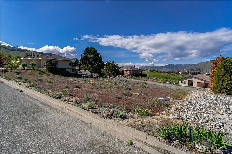 5th image of 307 Desert View Place