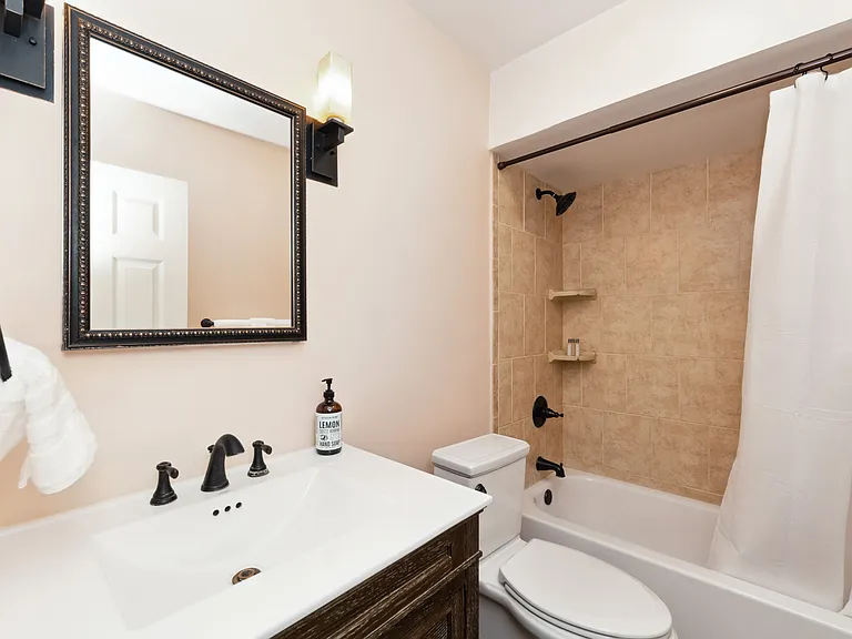 3246 Grace St NW — Photo 13