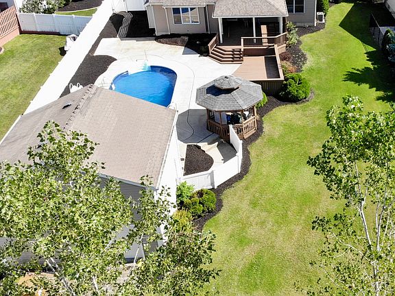 4th image of 3353 Creekview Dr
