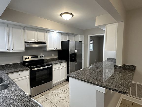 4th image of 17906 Oakwood Ave