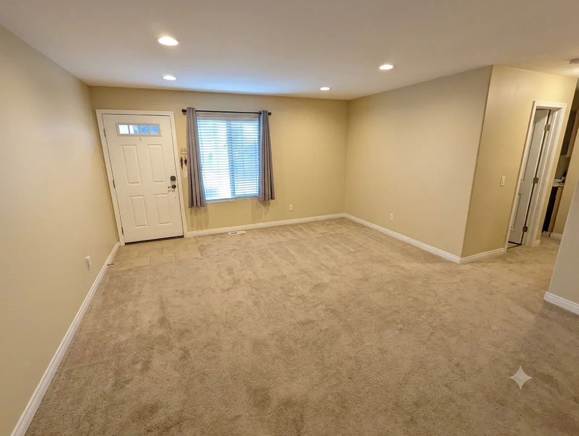 2 bed, 900 sqft, $3,100 — Photo 4