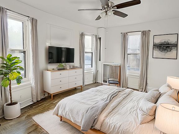 MASTER BEDROOM (STAGED)