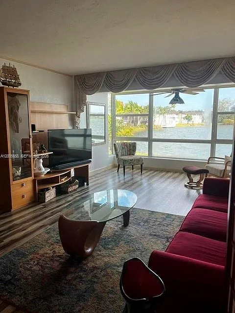 Seventh Horizons Condo — Photo 3