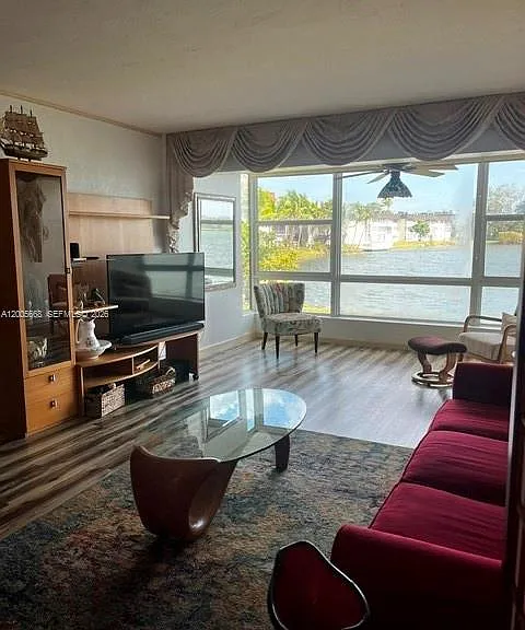18901 NE 14th Ave #101 — Photo 3