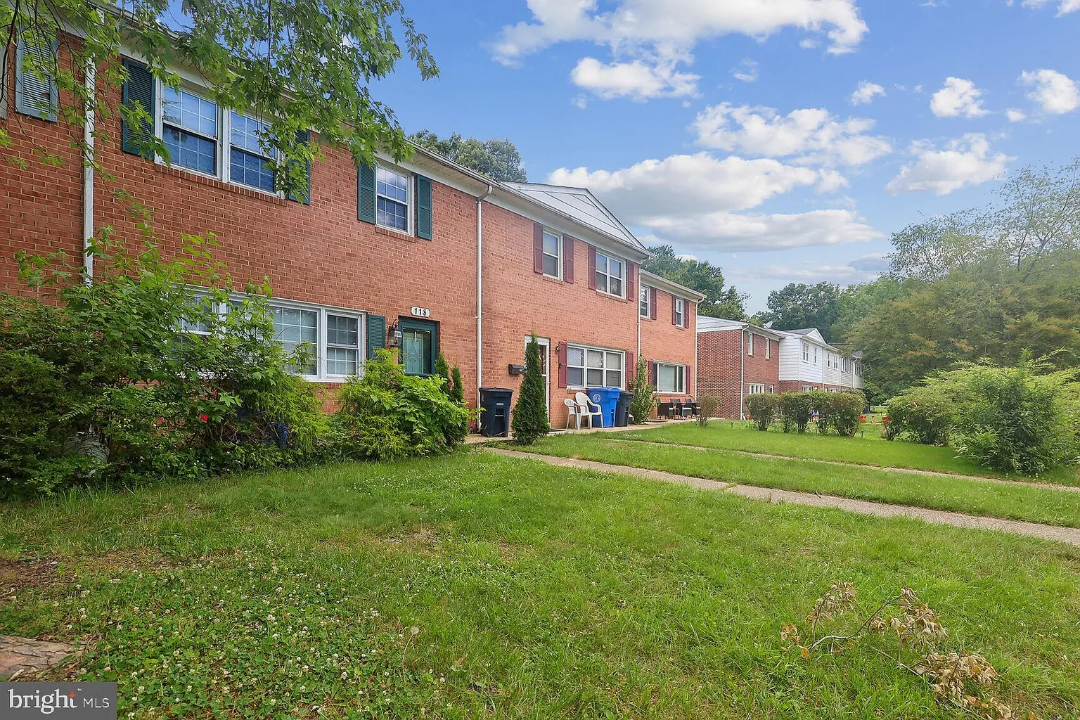 118 Charles Pl photo 1