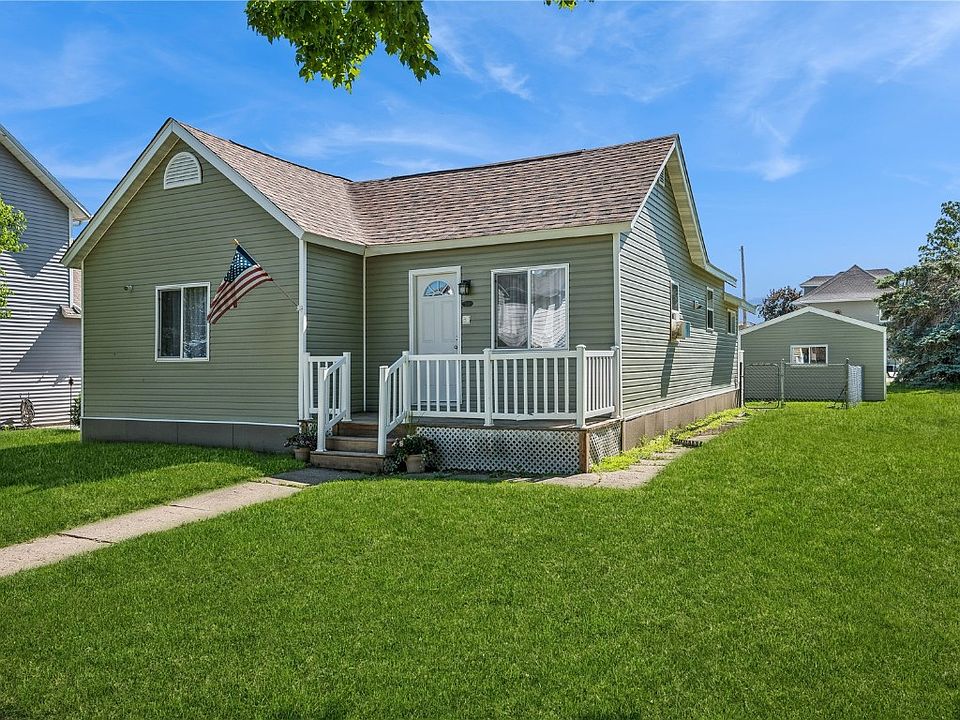 105 8th St, Van Horne, IA 52346 Zillow