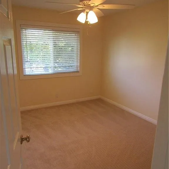 8901 Shore Cir — Photo 16
