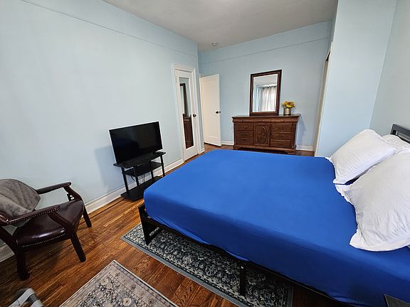 4th image of 33-19 69th St Floor 2