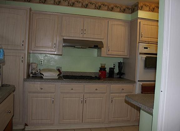 4th image of 18 Hillside Ave