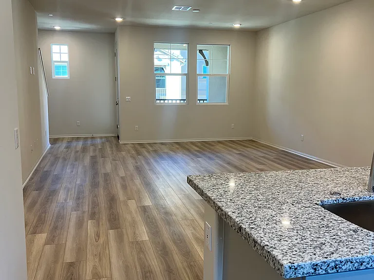 40775 Melrose Dr — Photo 3