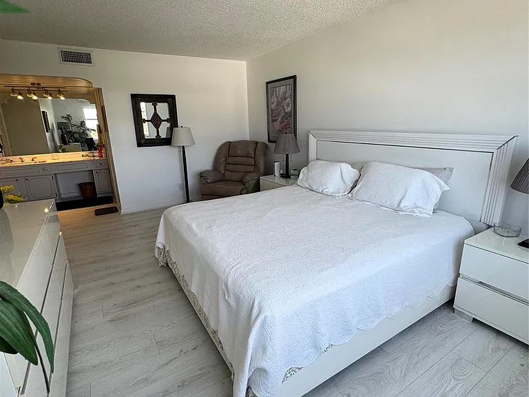 5200 N Ocean Blvd #506 — Photo 30