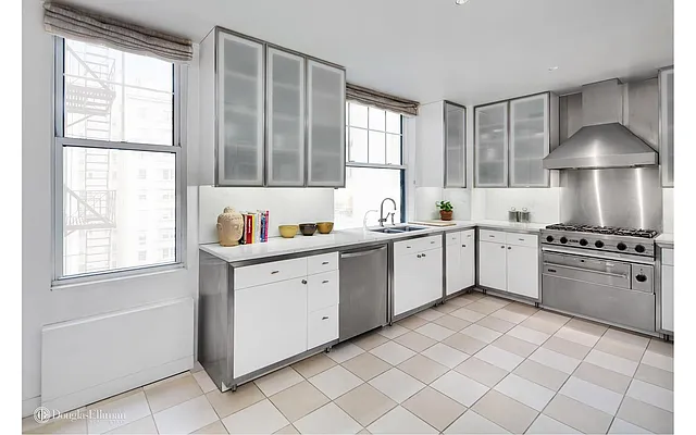 Sold by Douglas Elliman | media 21