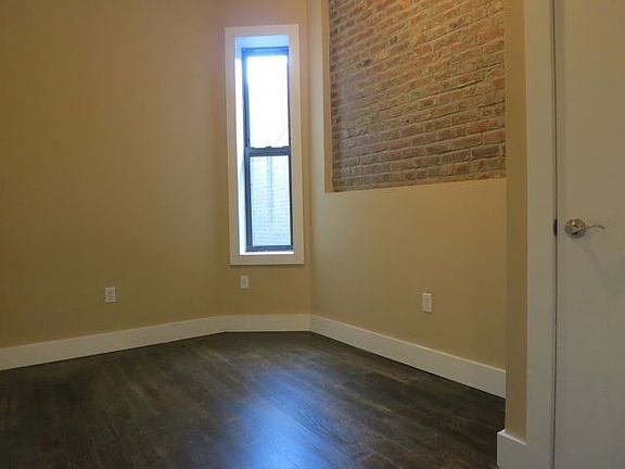 3rd image of 900 Hart St APT 3R