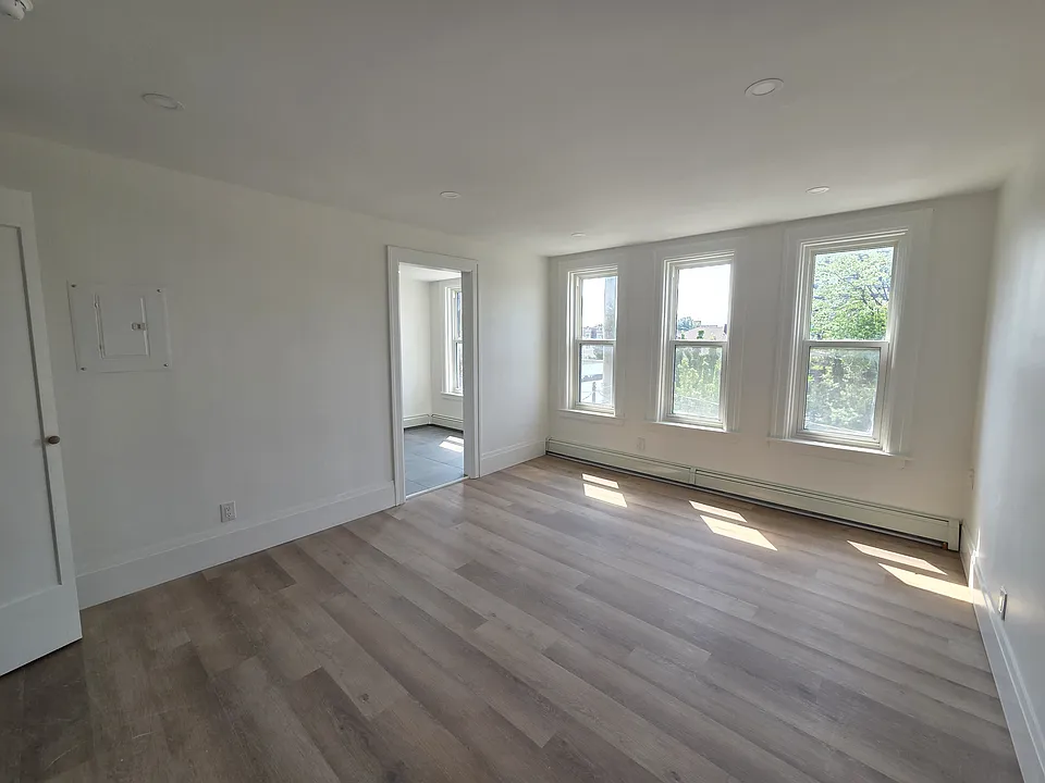 74 Shepherd St W #15