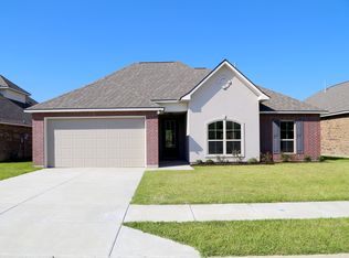 311 Forest Grove Dr, Youngsville, LA 70592