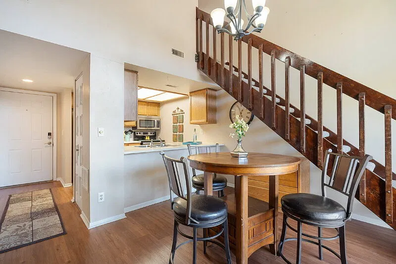 120 W Rockrimmon Blvd — Photo 4