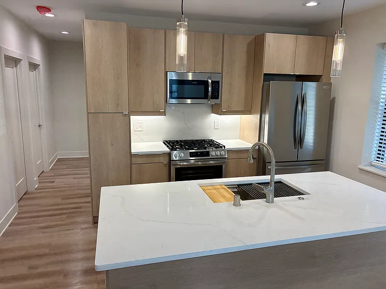 2212 N Cambridge Ave #2212 — Photo 5