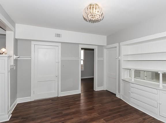 4th image of 2507 N Lowell Ave