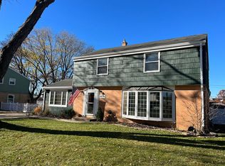 9526 W Palmetto Ave, Wauwatosa, WI 53222