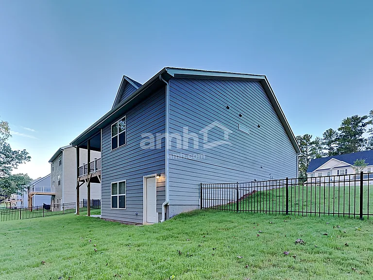 5065 Hudson Valley Dr — Photo 32
