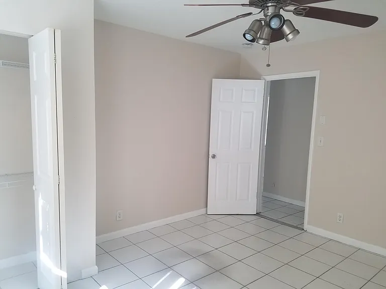 1223 NE 18th Ave #4 — Photo 5